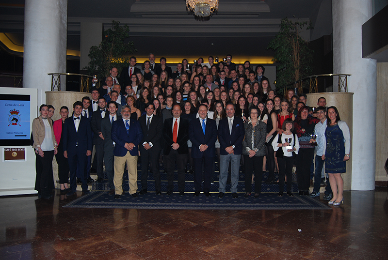 Gala Federaci&oacute;n. Entrega de Trofeos y Galardones y la Medalla de Oro Rfhe al Presidente